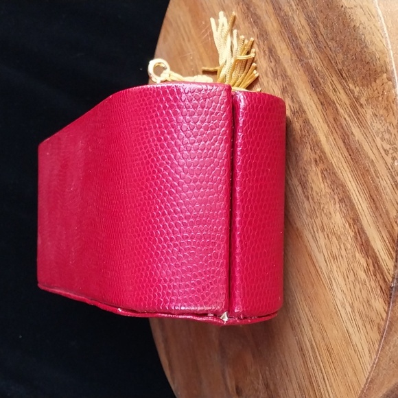 Locking Leather Travel Jewelry Case with Wolf Designs Tag and Tasseled Key - Picture 5 of 12